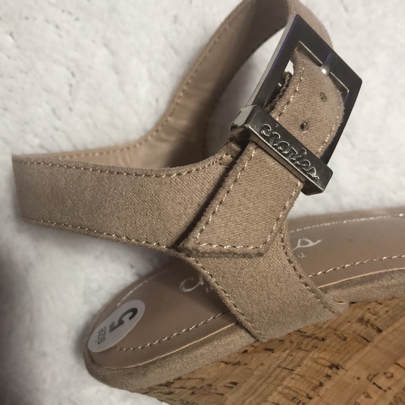 Charles by Charles David Sandals size 5M - Picture 6 of 6